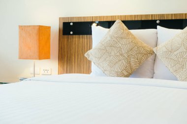 Yatakta rahat yastıklar 