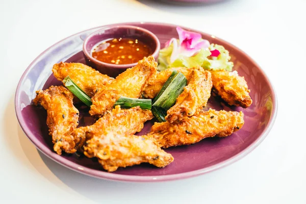 Kızarmış tavuk kanadı.