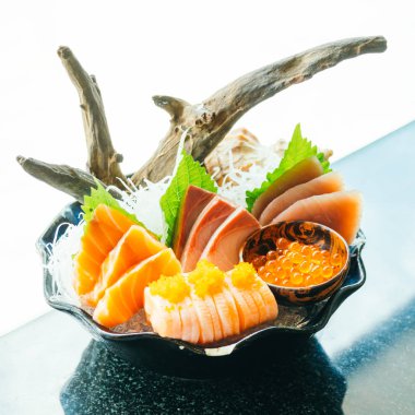 Ham ve taze sashimi 