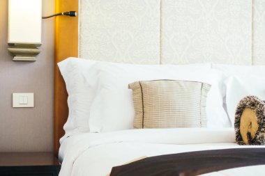 Yatakta rahat yastıklar 