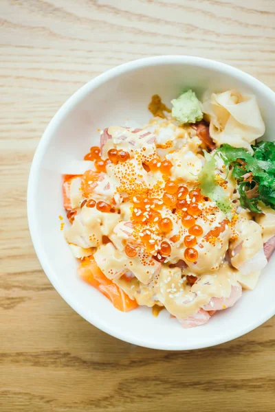 Sashimi pilav kasesi