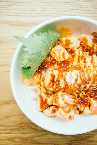 Sashimi pilav kasesi