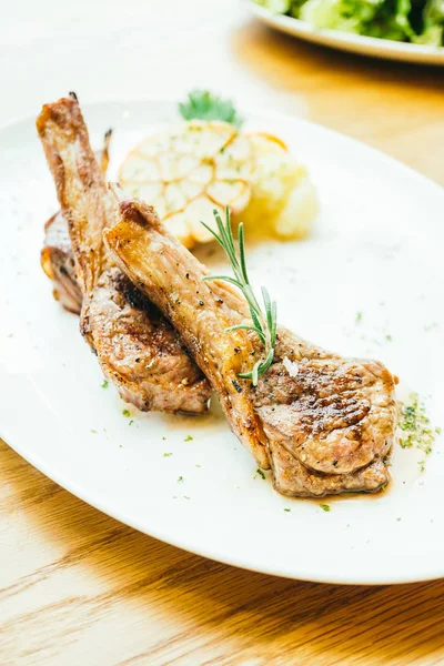 Grilované jehněčí maso kotleta steak — Stock fotografie