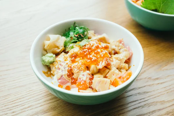 Sashimi pilav kasesi