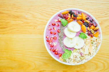 Berry smoothies muz ile 