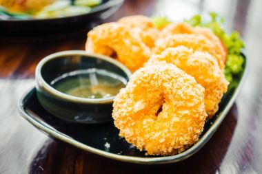 Kızarmış karides veya karides pasta top