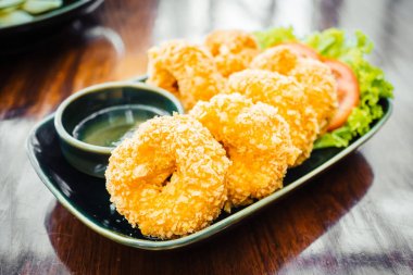 Kızarmış karides veya karides pasta top