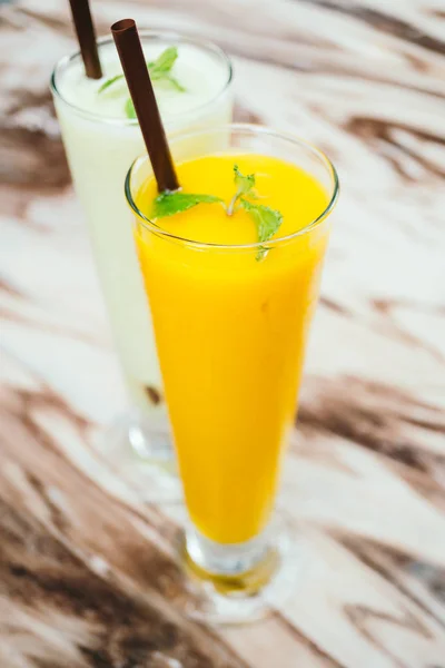 Helado vaso de batido de mango — Foto de Stock