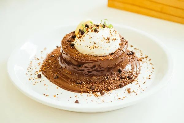 Gâteau au chocolat et pudding — Photo