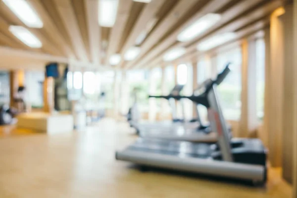 Equipo de gimnasio abstracto borroso y desenfocado y sala de fitness inter —  Fotos de Stock