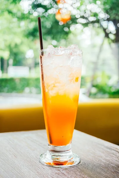 Iced punch vruchtensap in glas — Stockfoto