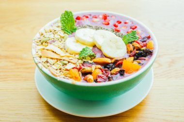 Berry smoothies muz ile