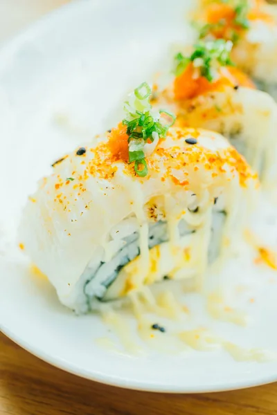 Rollo crudo de sushi fresco —  Fotos de Stock