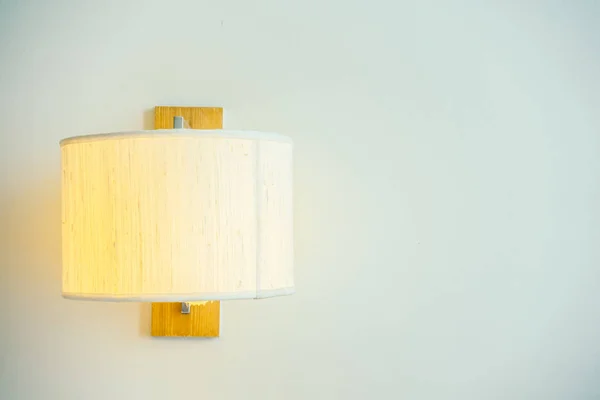 Lichte lamp op de muur — Stockfoto