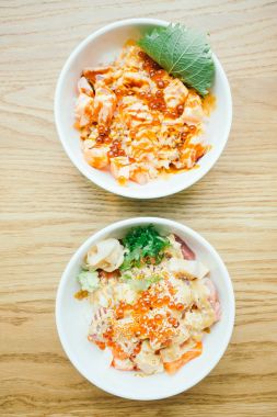 Sashimi pilav kasesi