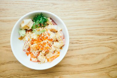 Sashimi pilav kasesi