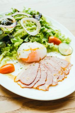 Ördek etli sebze salatası meme