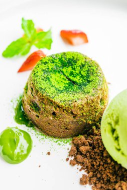 Yeşil çay çikolata lav dondurma ve çilek ile