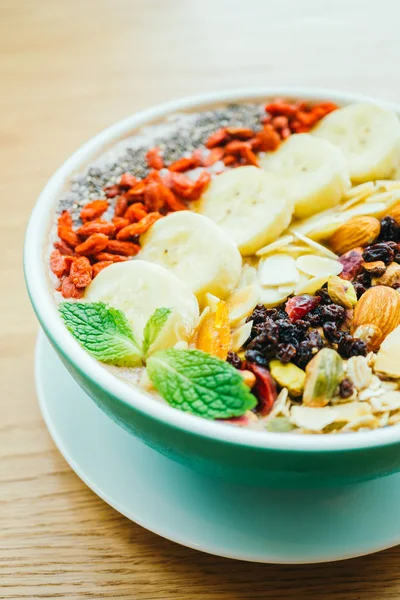 Müsli ve granola karışık meyve