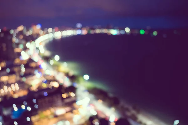 Borrão abstrato e cidade de pattaya desfocada à noite — Fotografia de Stock