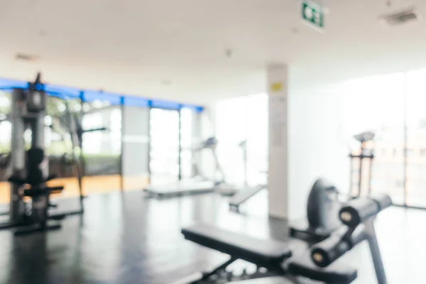 Abstrakte Unschärfen und defokussierte Fitnessgeräte und Fitnessstudio-Innenraum — Stockfoto