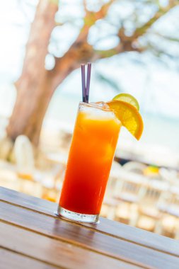 Buzlu kokteyller cam içme 