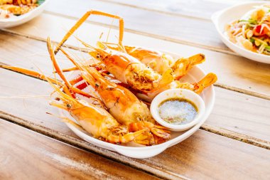 Baharatlı deniz ürünleri soslu ızgara karides