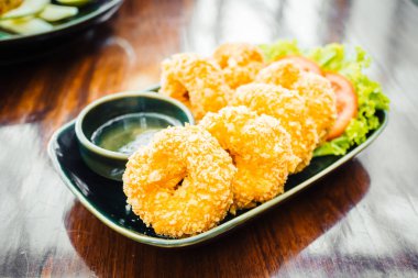 Kızarmış karides veya karides pasta top