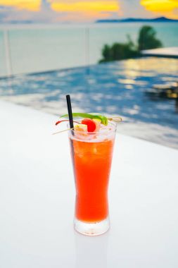 İçki kokteyl cam buz