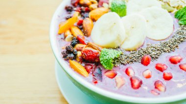 Berry smoothies muz ile