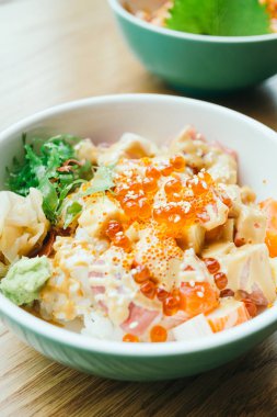 Sashimi pilav kasesi