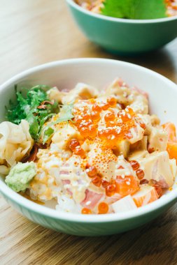 Sashimi pilav kasesi