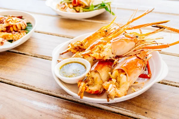 Camarão grelhado com molho picante de frutos do mar — Fotografia de Stock