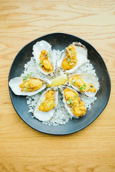 Fried oyster shell with sauce — Stock Photo, Image
