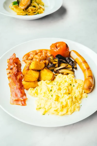 İngiliz kahvaltı tabağı