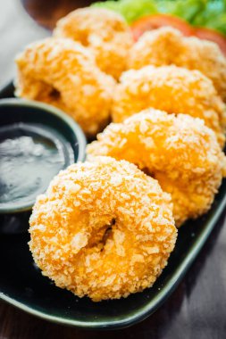 Kızarmış karides veya karides pasta top