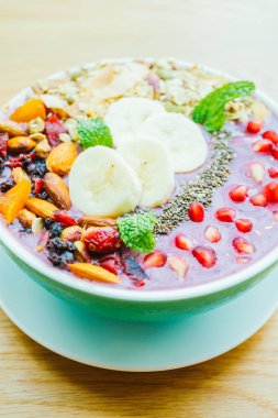 Berry smoothies muz ile