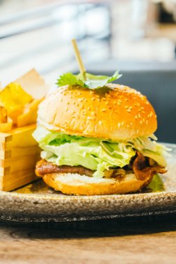 Sığır burger - Hurda ve Sağlıksız yemek tarzı