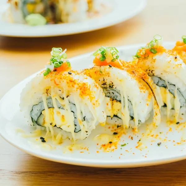 Suşi rulo beyaz tabak - Japon gıda tarzı