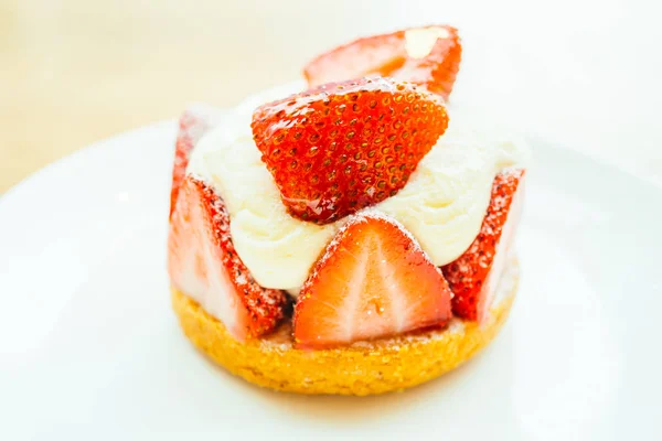 Sobremesa doce com torta de morango — Fotografia de Stock