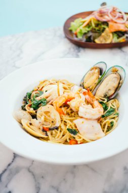 Spagetti ve makarna deniz ürünleri