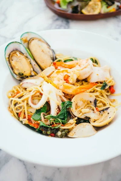 Spaghettis et pâtes fruits de mer — Photo