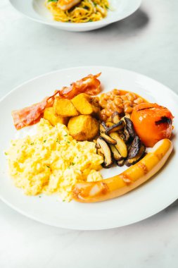 İngiliz kahvaltı tabağı