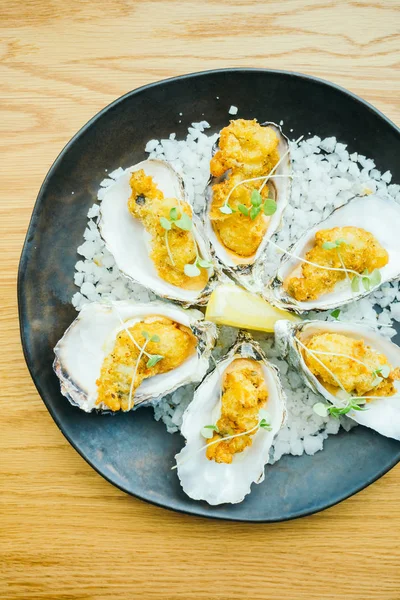 Coquille d'huître frite avec sauce — Photo