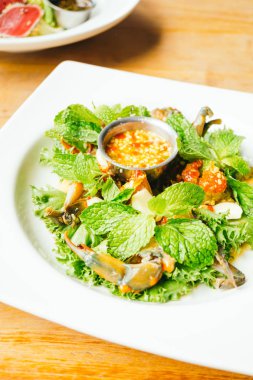 Baharatlı ham yengeç et deniz ürünleri