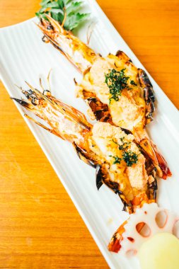 Izgara karides ya da soslu karides