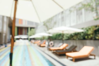 Soyut bulanıklık ve ufuk şemsiye ve p yüzme etrafında sandalye