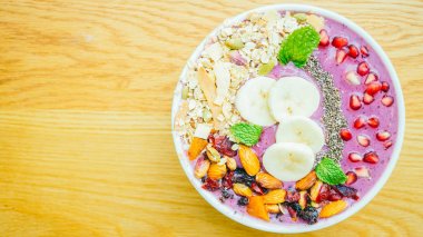 Berry smoothies muz ile