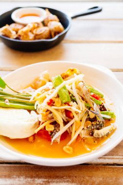 Baharatlı papaya salatası