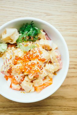 Sashimi pilav kasesi